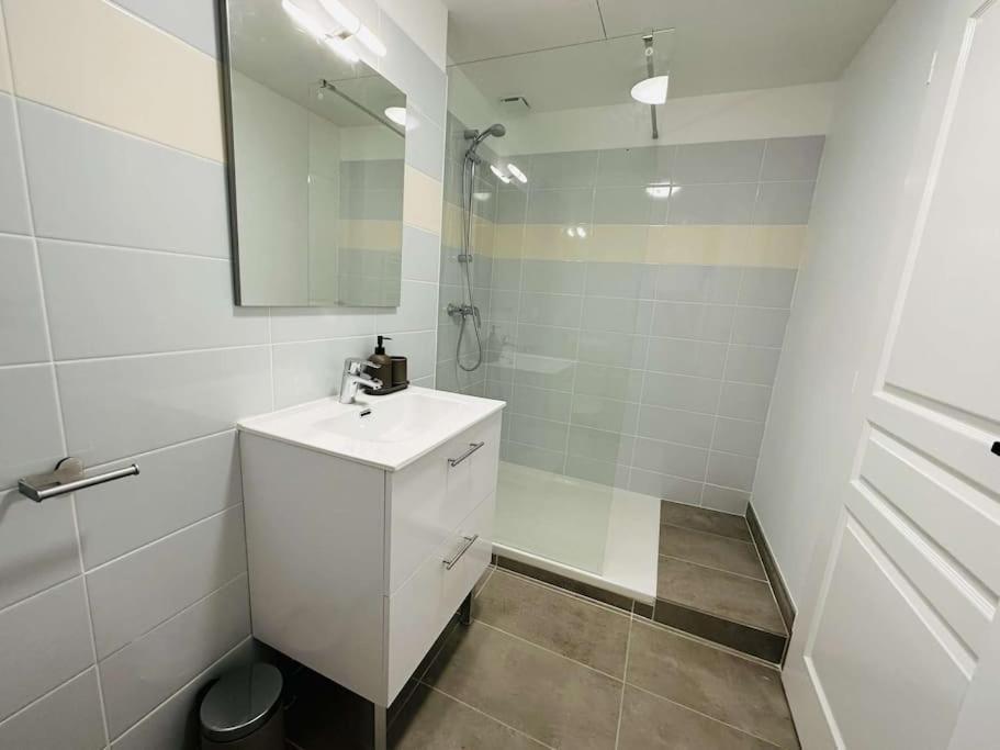 5- Hypercentre - 4Pers - Clim - Terrasse - Netflix Apartment Libourne Bagian luar foto