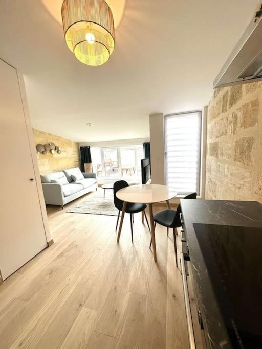 5- Hypercentre - 4Pers - Clim - Terrasse - Netflix Apartment Libourne Bagian luar foto